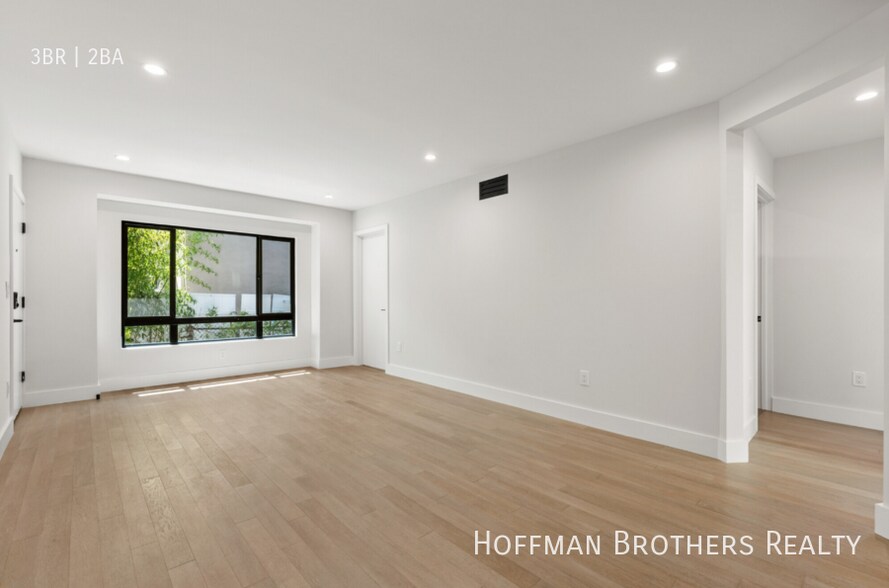 Building Photo - 1450 1/2 Crescent Heights Blvd