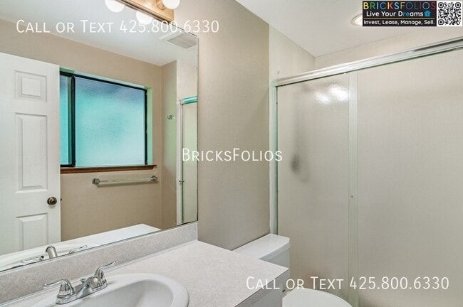 Building Photo - 7524 137th Ave NE