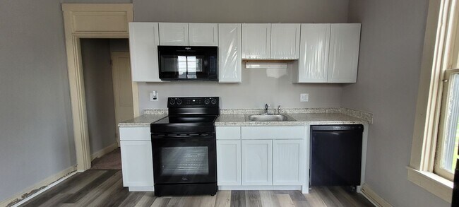 Building Photo - 39 E Willow St