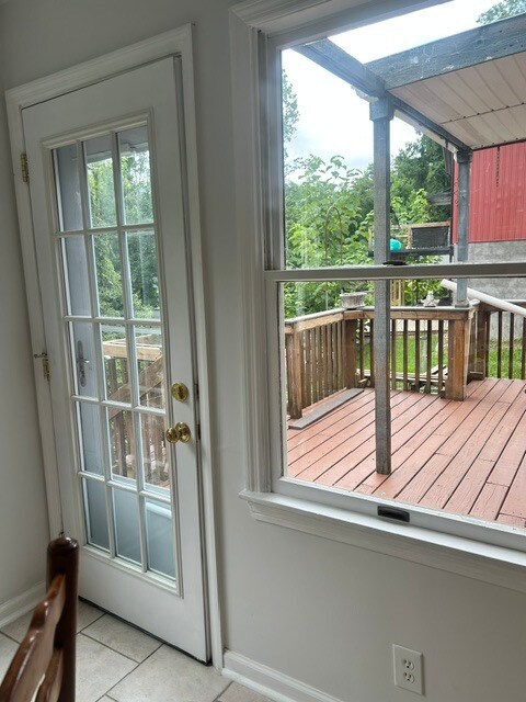 Building Photo - 1503 Strawberry Ln