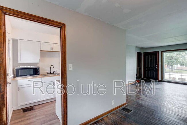 Building Photo - 201 S Emerson Ave