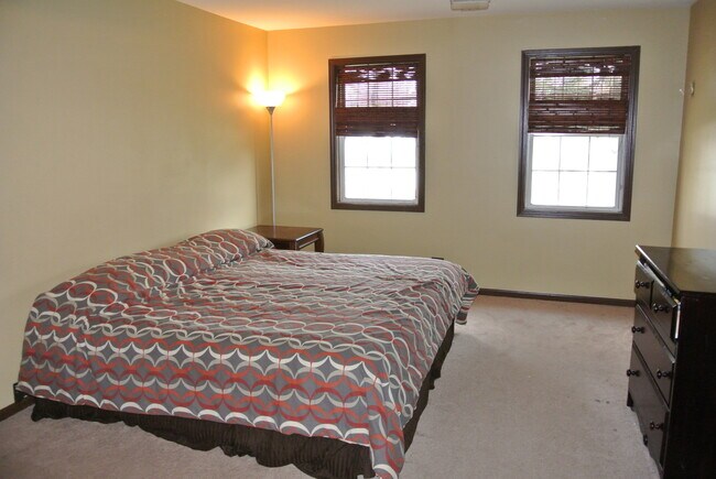 Building Photo - 2458 Charleston Dr