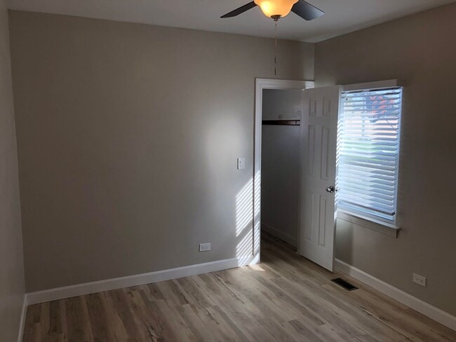 Building Photo - Large remodeled 4bed/2bath close to schools and transportation!