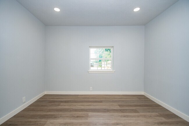Building Photo - 9230 Lanewood Dr