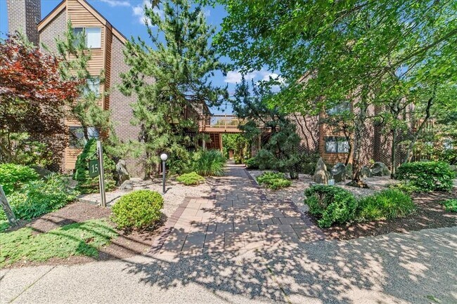 Primary Photo - 15 Greenridge Ave