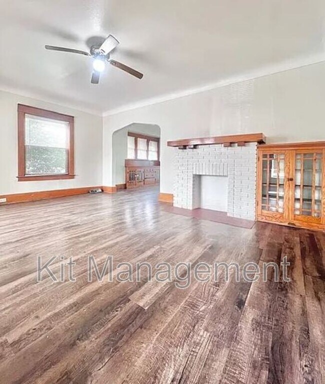 Building Photo - 4225 N Haven Ave