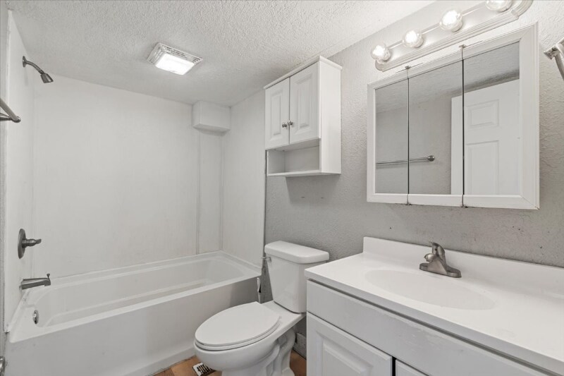 Building Photo - 818 Charlotte St