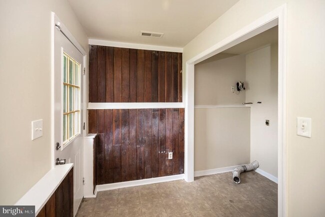 Building Photo - 2111 Mills Dr