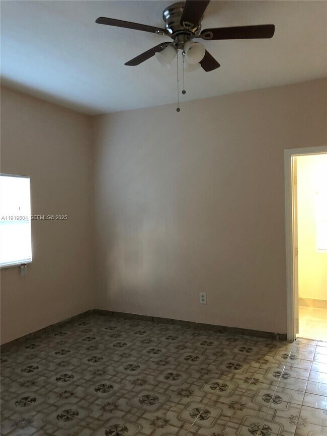 Building Photo - 76 NE 48th St