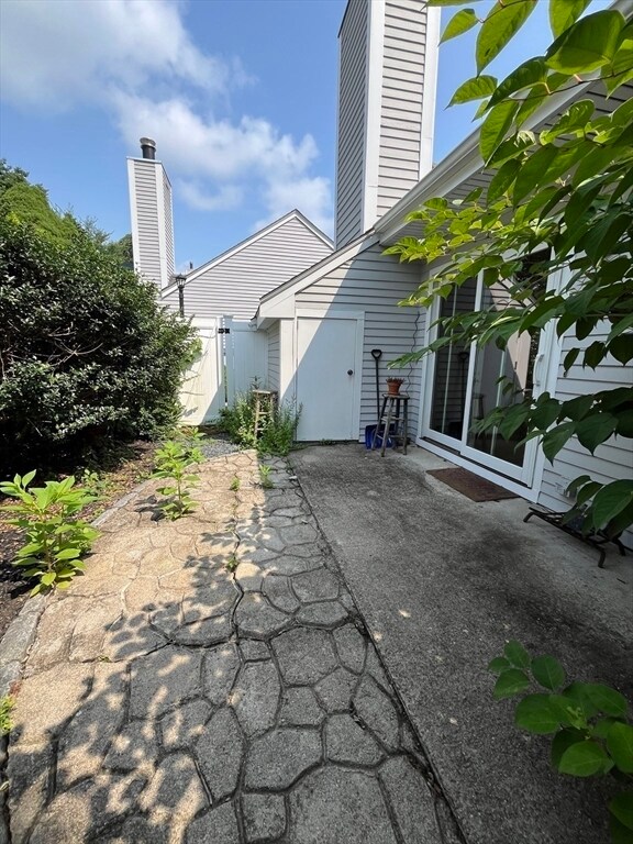 Building Photo - 193 Lake St