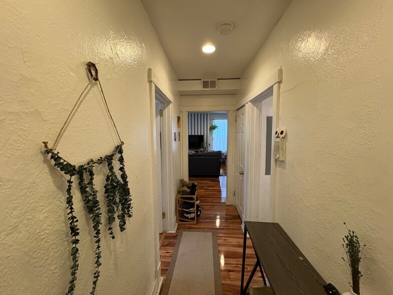 Building Photo - 5850 Alderson St