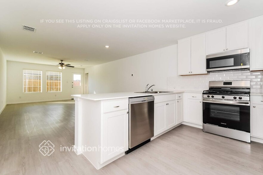 Building Photo - 1407 Merlin Blf St