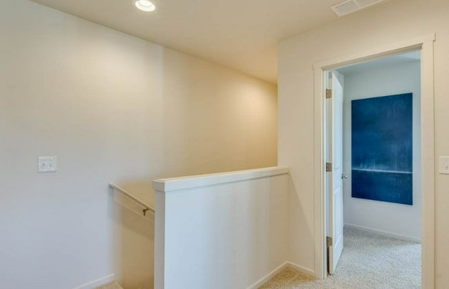 Building Photo - 2112 NE 4 Seasons Ln