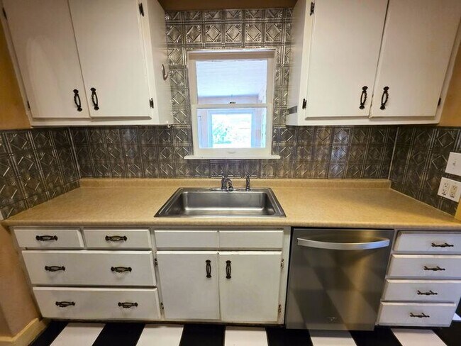 Building Photo - 3 Bed, 1 Bath Home in NW OKC Close to Plaza District