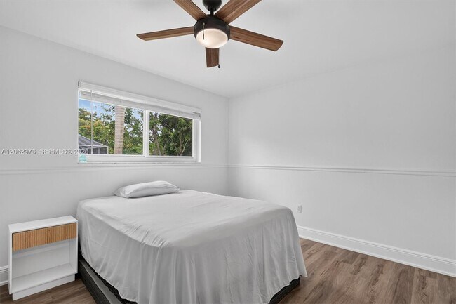 Building Photo - 16840 SW 87th Ave