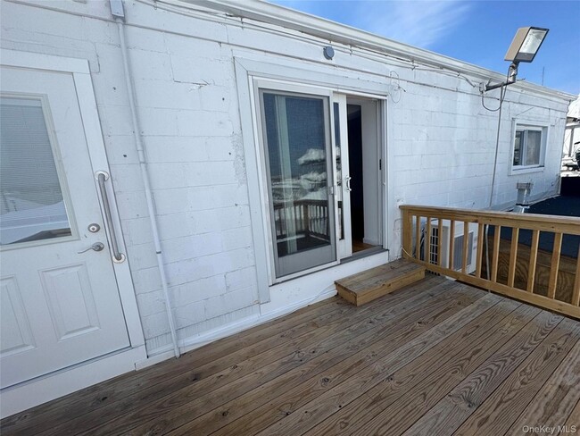 Building Photo - 505 S Main St