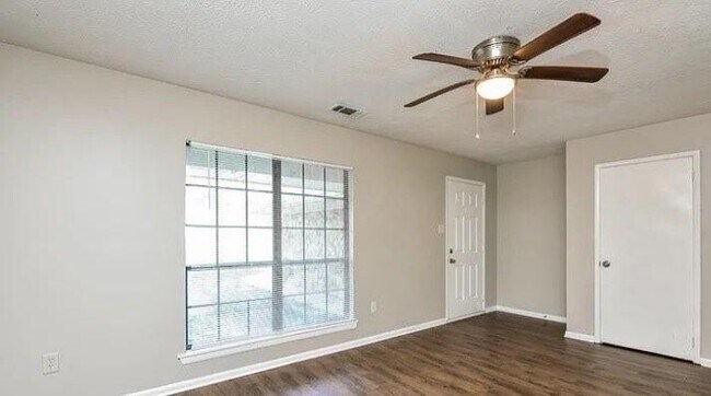 Building Photo - 2673 Stoneview Ct NW