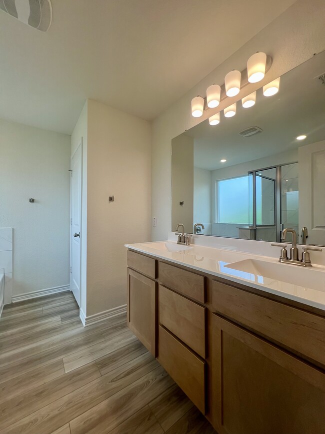 Building Photo - 14839 Vance Jackson Rd