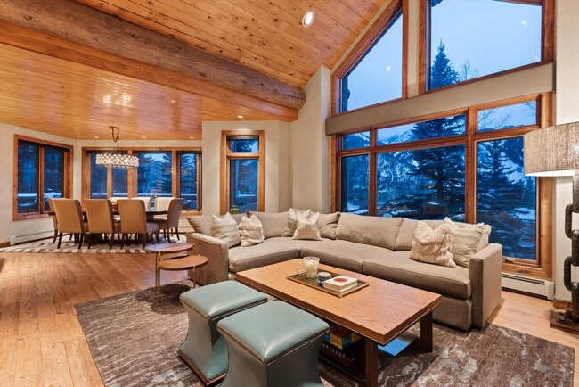 Building Photo - 395 Silverlode Dr