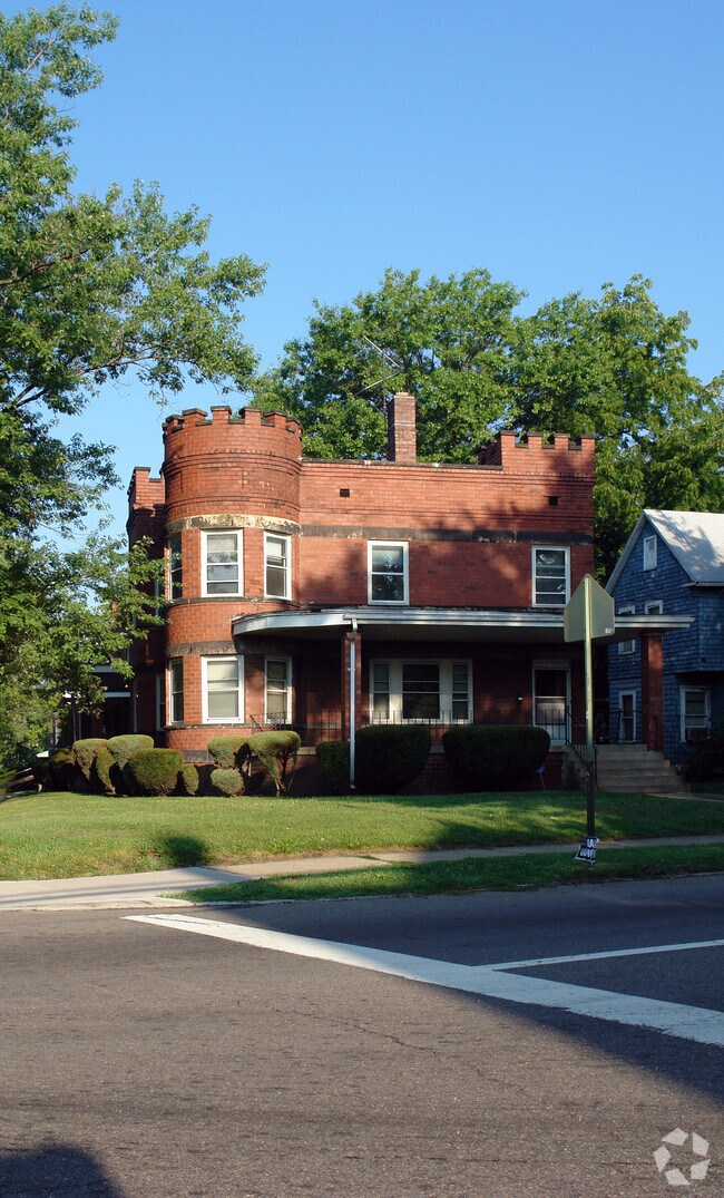 Building Photo - 1051-1063 7th St NW