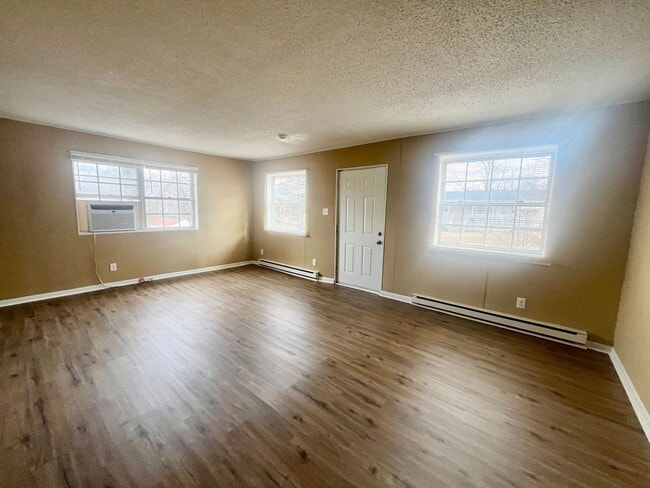 Building Photo - 615/617 Texas Ave