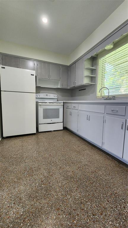 Building Photo - 2707 NE 32nd St