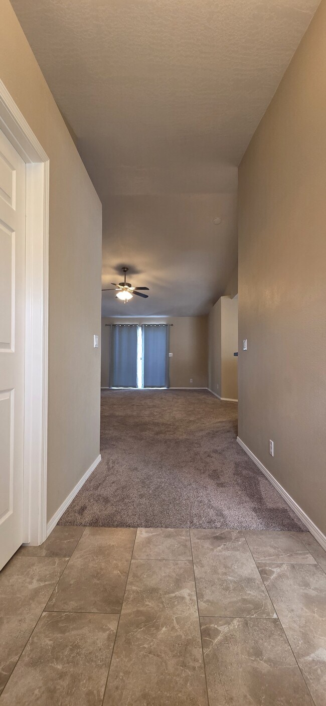 Building Photo - 1123 N Watson Way