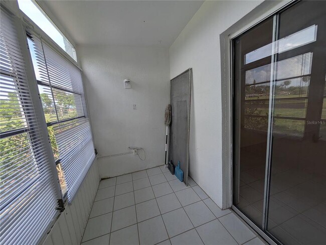 Building Photo - 3463 Bee Ridge Rd