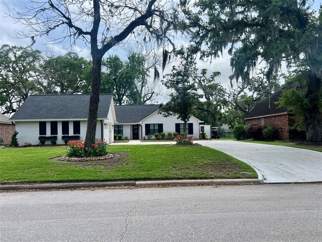 Primary Photo - 247 S Amherst Dr