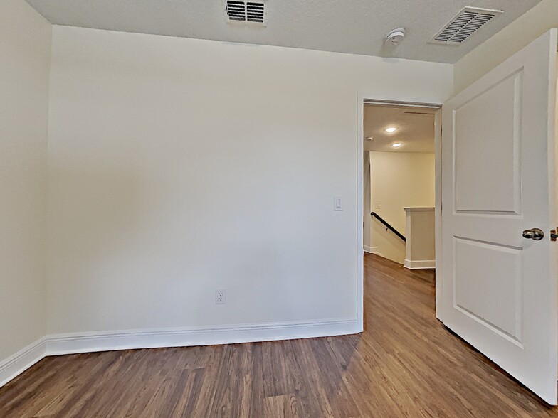 Building Photo - 719 Zarabrooke Ct