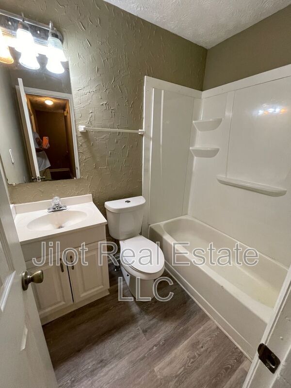 Building Photo - 372 Riverbrook Trail