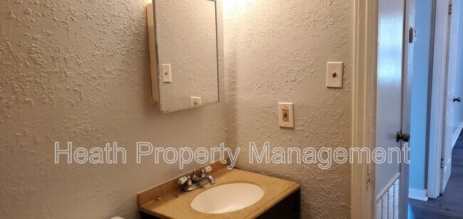 Building Photo - 1425 40th St S