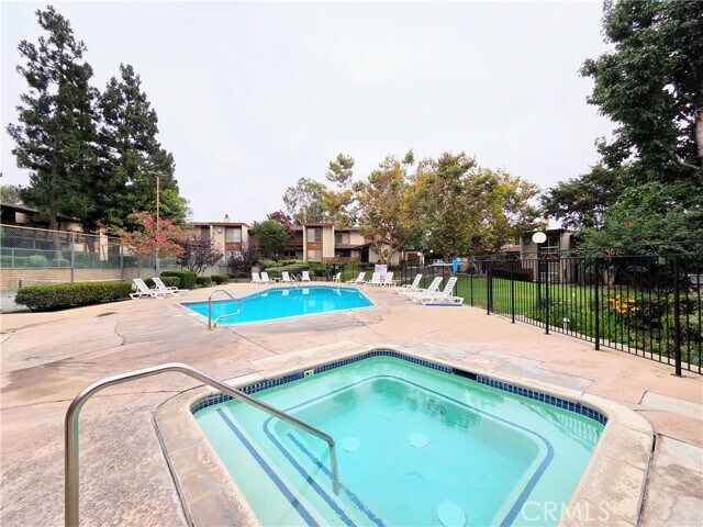 Building Photo - 3701 Country Club Dr