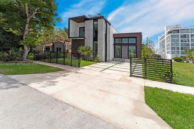 Building Photo - 630 NE 82nd St