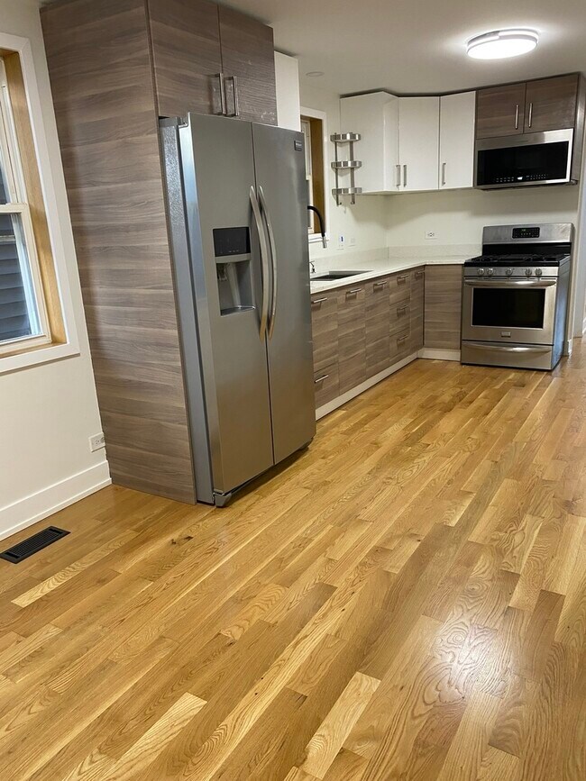 Building Photo - 3270 N Elston Ave