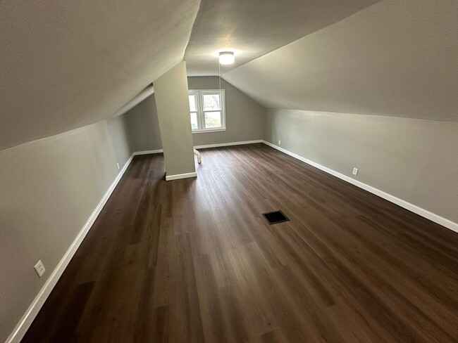 Building Photo - Remodeled 3 bed, 1 bath home for rent in W...