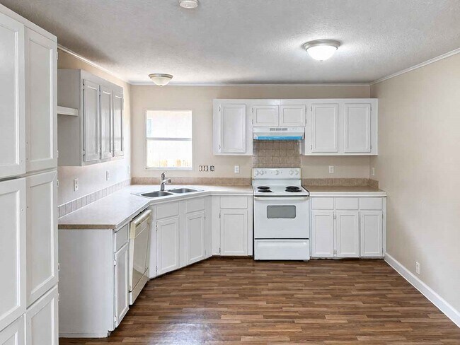 Building Photo - 11919 Kingslake Forest Dr
