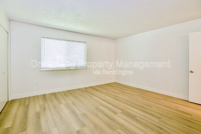 Building Photo - 5155 Harriett Cir