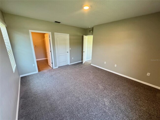 Building Photo - 2323 Silverview Dr