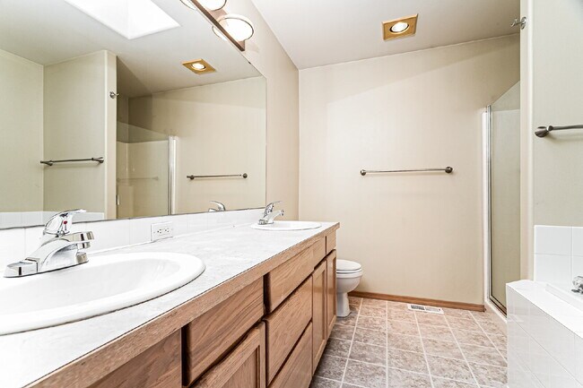 Building Photo - **Beautiful 4 Bedroom Home in Prime Bothell Location!** Available NOW for RENT