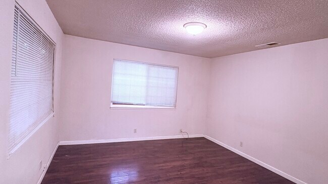 Building Photo - 2080 D St