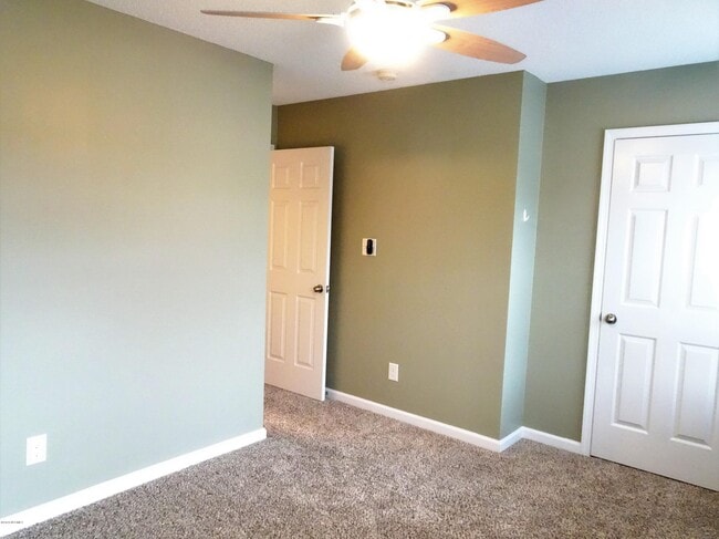 Building Photo - 4001 Grandeur Ave