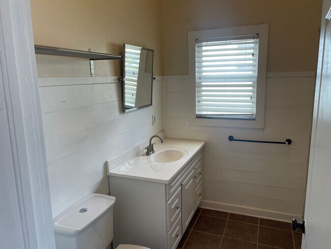 Building Photo - Historic Ybor City Bungalow