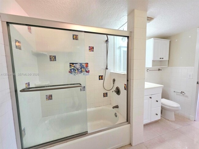 Building Photo - 1400 NE 57th Ct