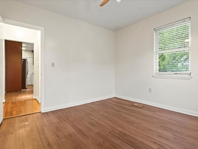 Building Photo - 65 53rd Pl SE