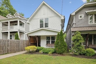 Building Photo - 1405B Stainback Ave