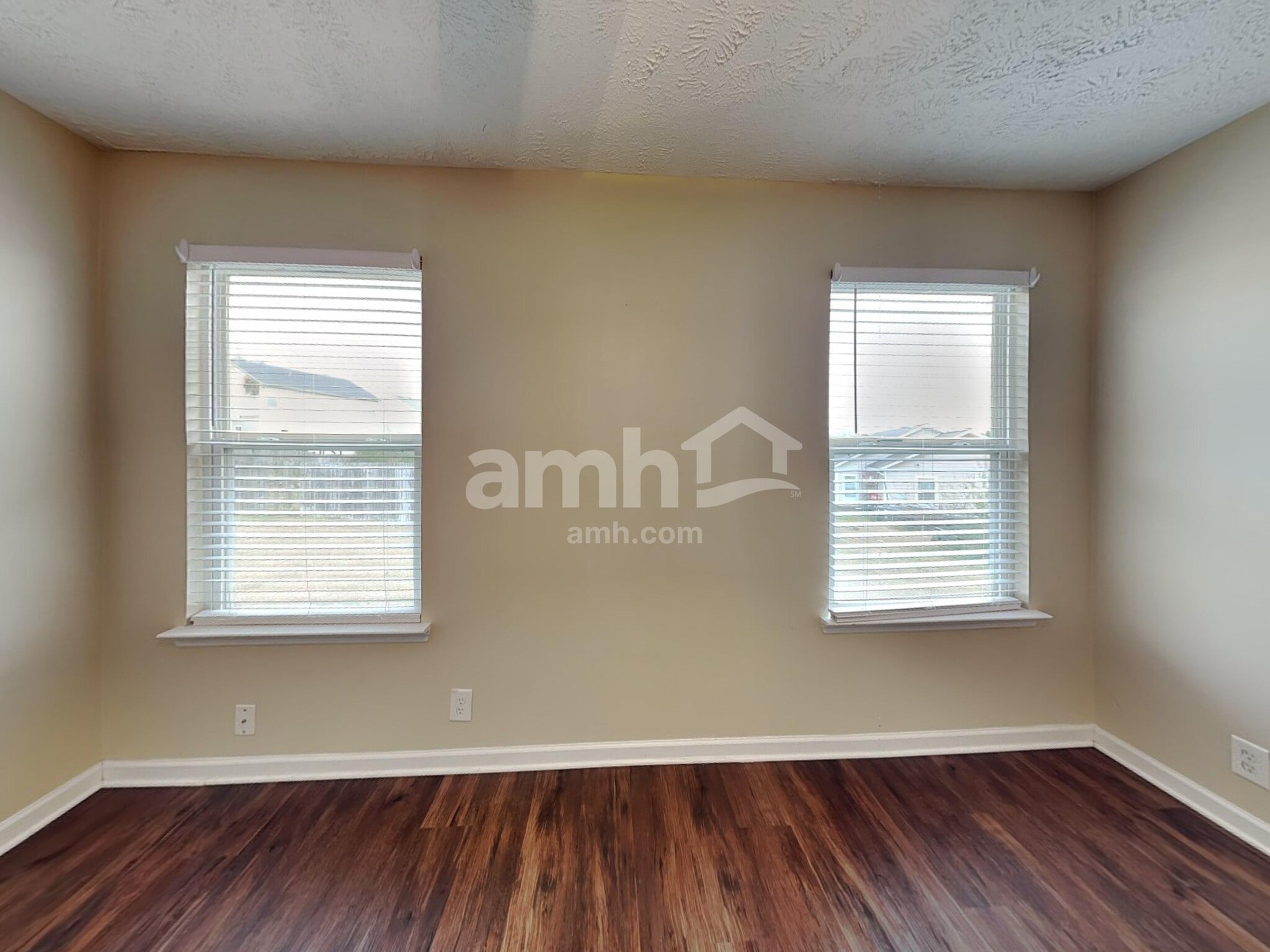 Building Photo - 313 School House Ct