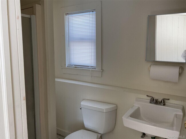 Building Photo - 1114-1114 NY-94