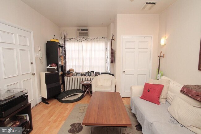 Building Photo - 511 S 17th St