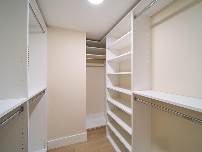 Building Photo - 1101 Pinecrest Cir